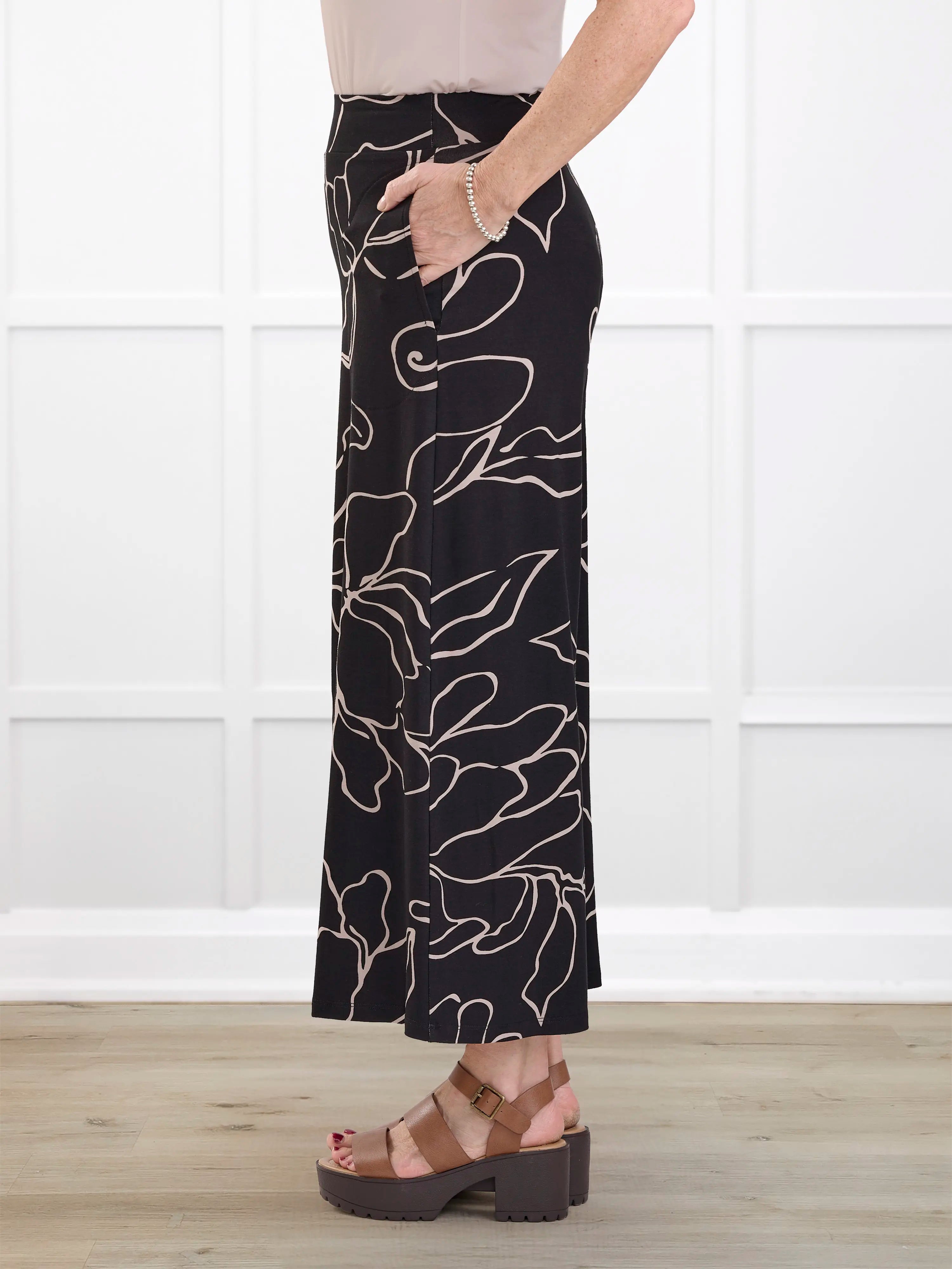 Valencia capri palazzo pocket pant for women in Contour floral