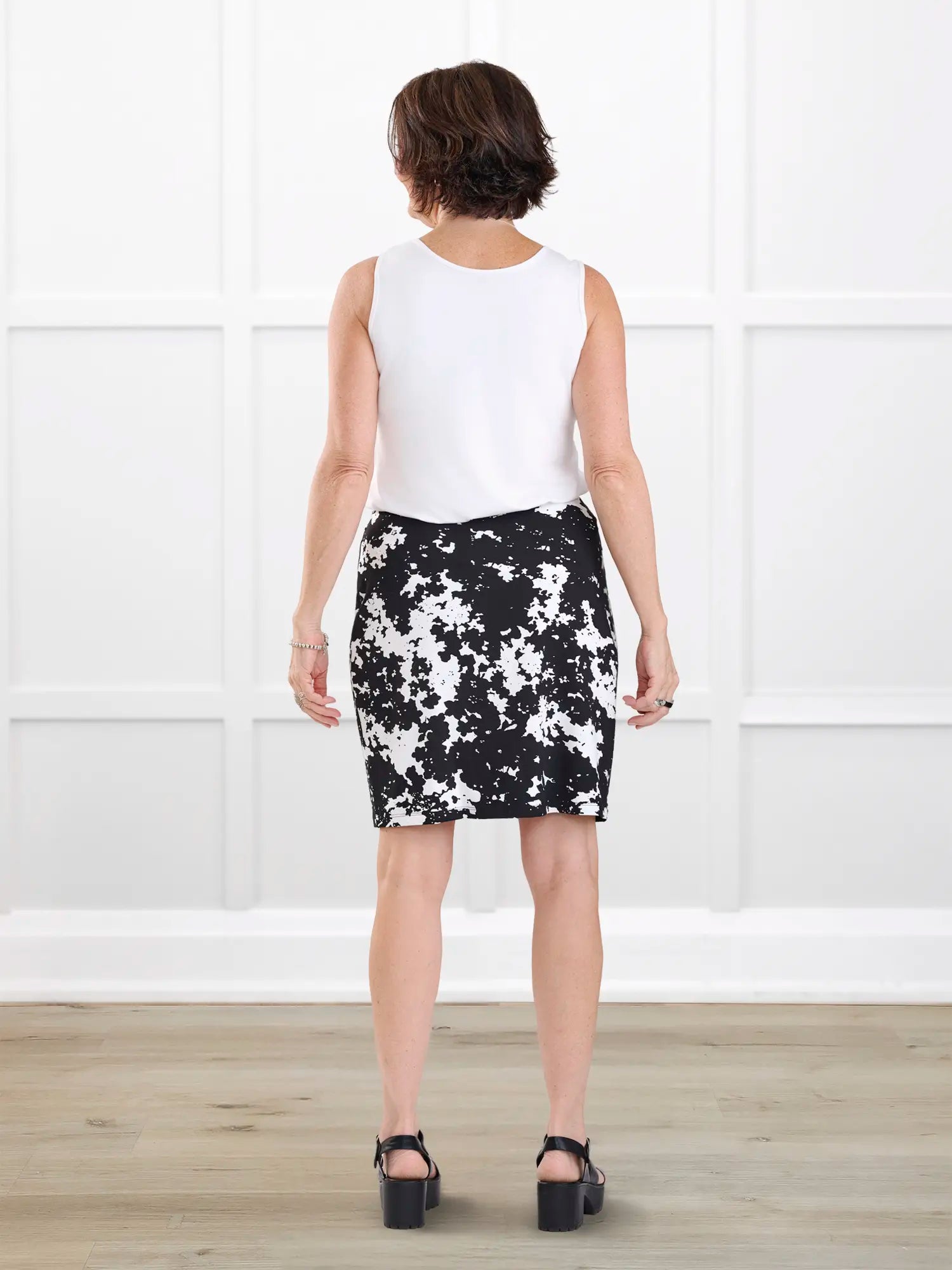 Vida pull on pencil skirt for women in Moo’d bloom on model Donna, size S @Donna-S