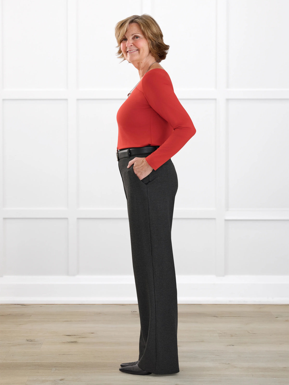 Viviana high waisted straight leg pant for women in Charcoal on model Donna, size S @Donna-S