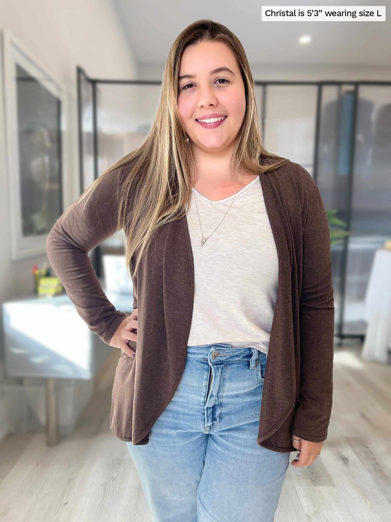Woman standing in a office room wearing Miik&