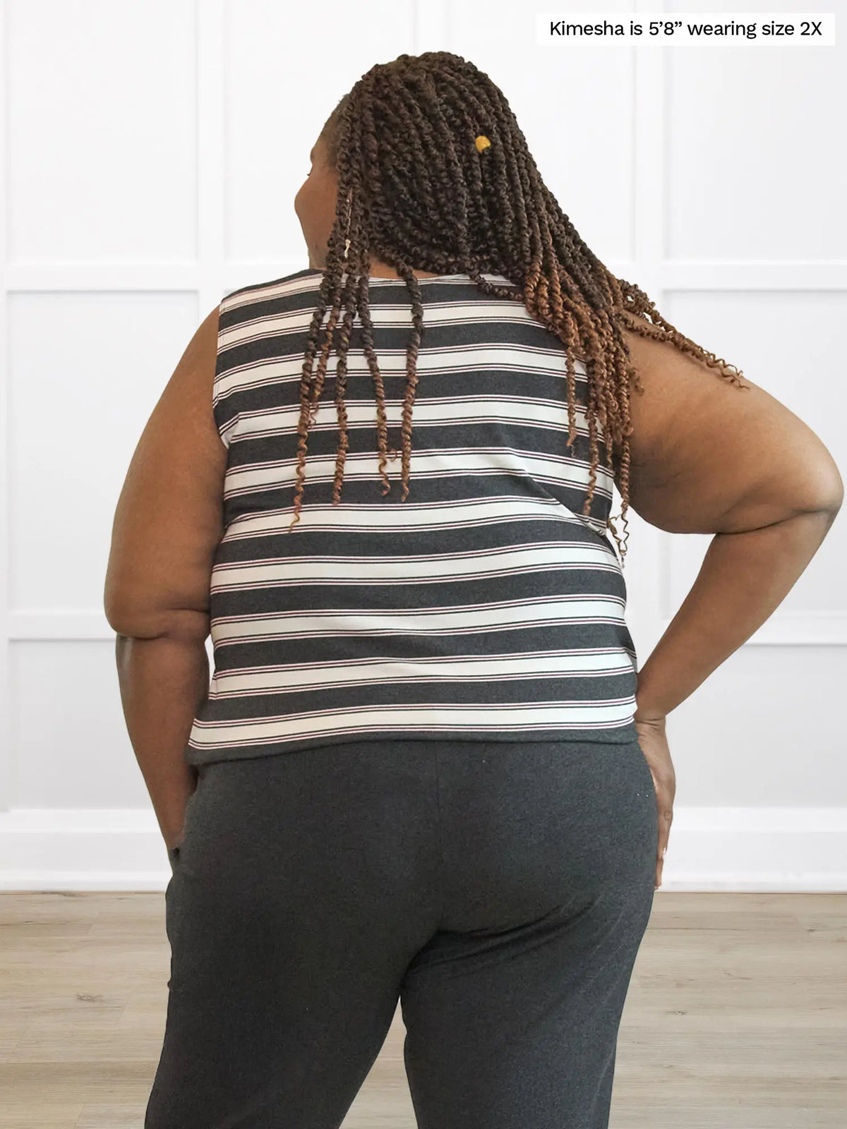 Miik model plus size Kimesha (5’8”, 3x) standing with her back towards the camera showing the back of Miik&