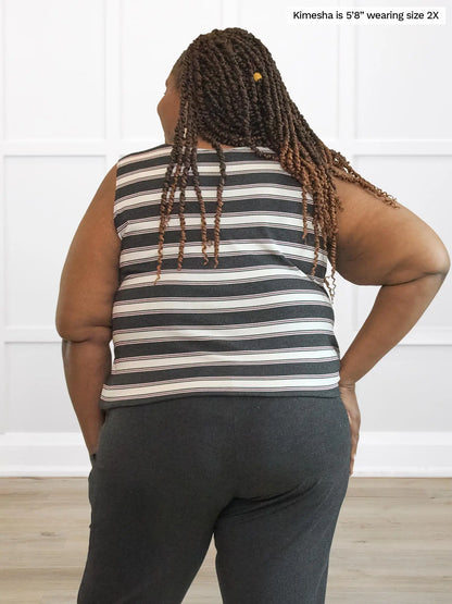 Miik model plus size Kimesha (5’8”, 3x) standing with her back towards the camera showing the back of Miik&