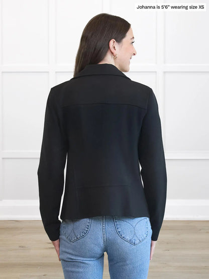 Miik model Johanna (5’6”, xsmall) standing with her back towards the camera showing the back of Miik&