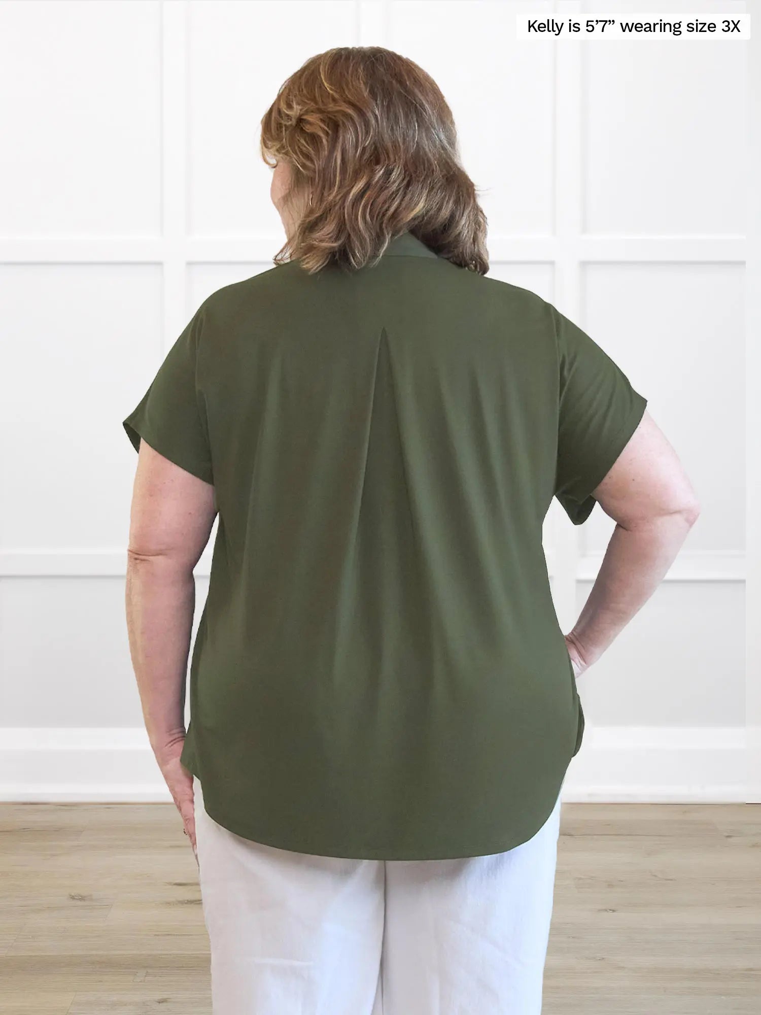 Miik model plus size Kelly (5’7”, 3x) standing with her back towards the camera showing the back of Miik&