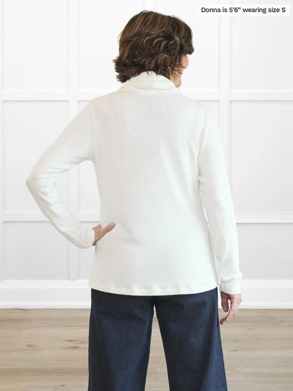 Miik founder Donna (5’6”, small) standing with her back towards the camera showing the back of Miik&