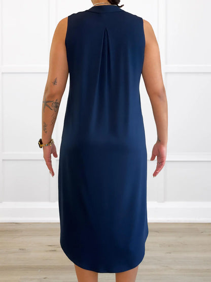 Miik model Meron (5’3”, xsmall) standing with her back towards the camera showing the back of Miik&