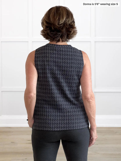 Miik founder Donna (5’6”, small) standing with her back towards the camera showing the back of Miik&