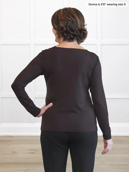 Miik founder Donna (5’6”, small) standing with her back towards the camera showing the back of Miik&
