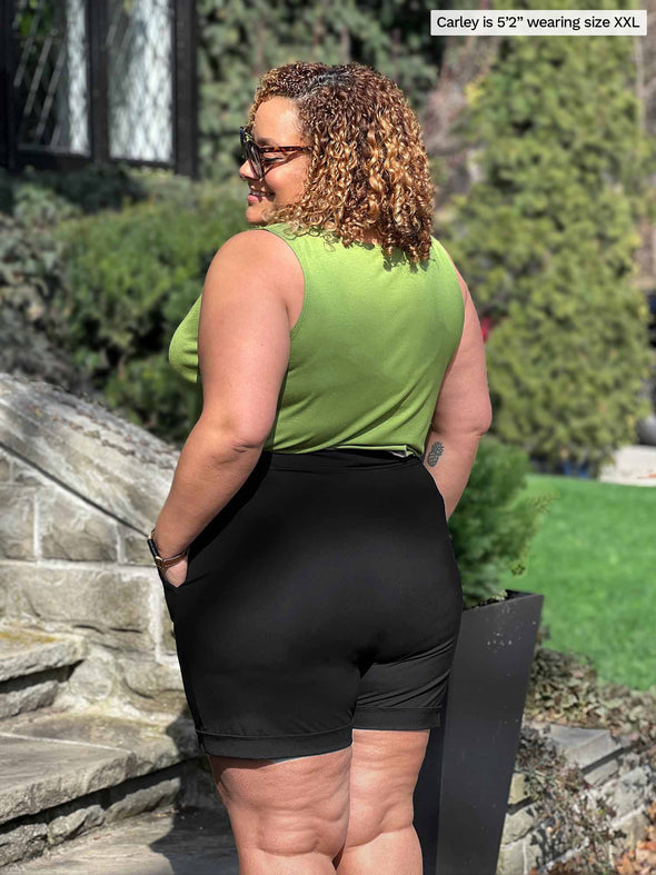 Miik model Carley (5'2", xxlarge) standing with her back towards the camera showing the back of Miik's Leland everyday dressy short in black 