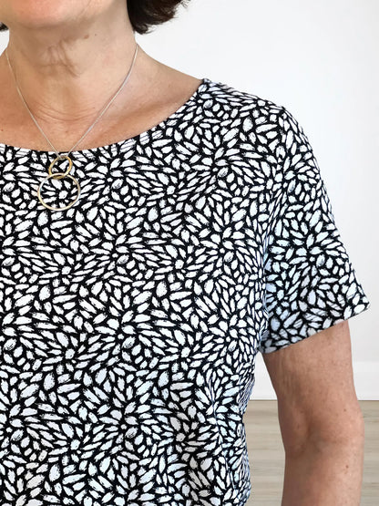 A closeup shot image of the neckline of Miik&