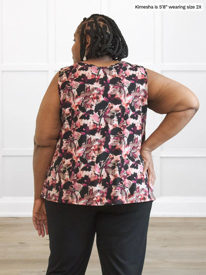 Miik model plus size Kimesha (5’8”, 3x) standing with her back towards the camera showing the back of Miik&