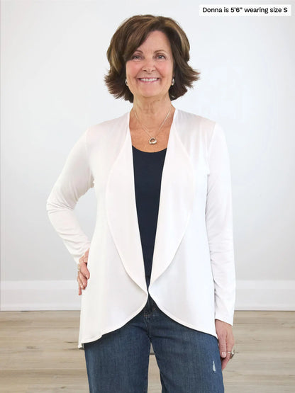 Woman standing wearing Miik&