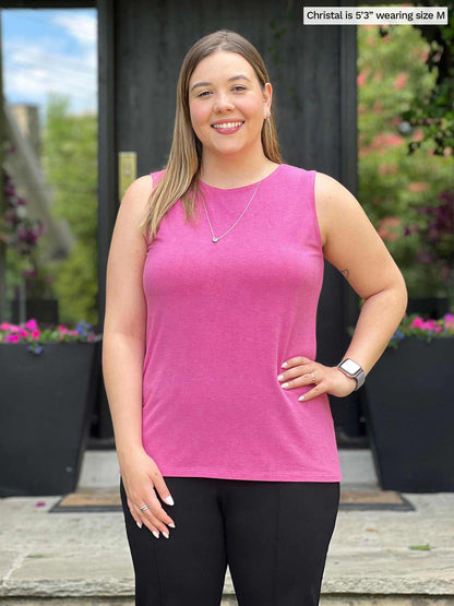 Miik model Christal 953&quot;, medium) smiling wearing Miik&