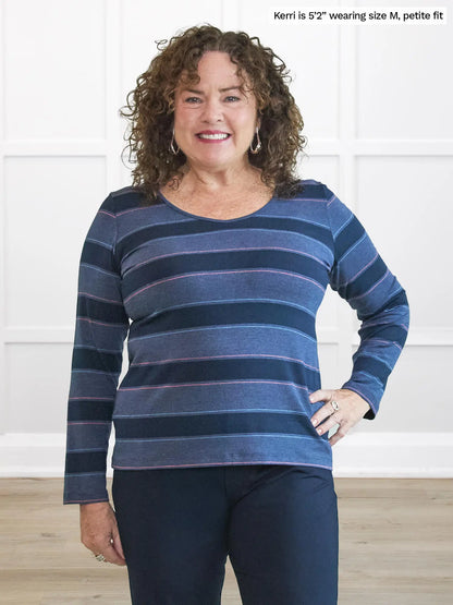 Miik model Kerri (52&quot;, medium, petite fit) smiling wearing Miik&