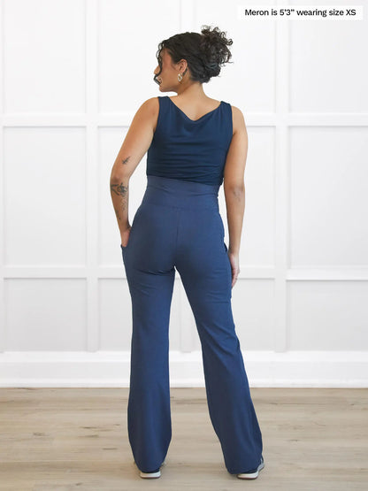 Miik model Meron (5’3”, xsmall) standing with her back towards the camera showing the back of Miik&