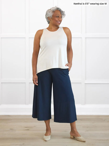 Miik model Keethai (5’5”, medium) wearing Miik&