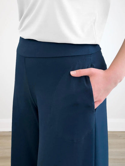 A closeup detail shot of the Miik&