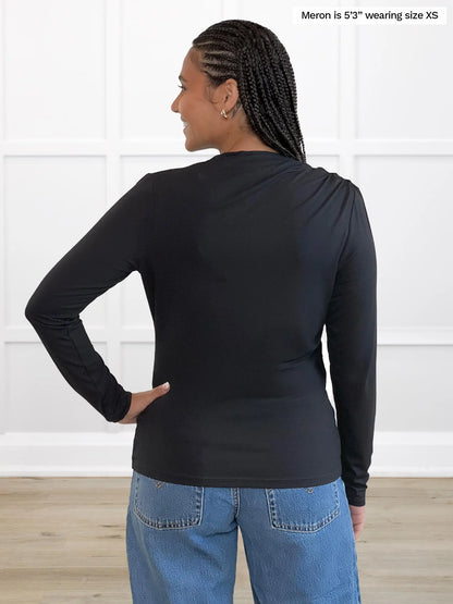 Miik model Meron (5’3”, xsmall) standing with her back towards the camera showing the back of Miik&