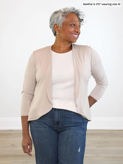 Woman standing wearing Miik&