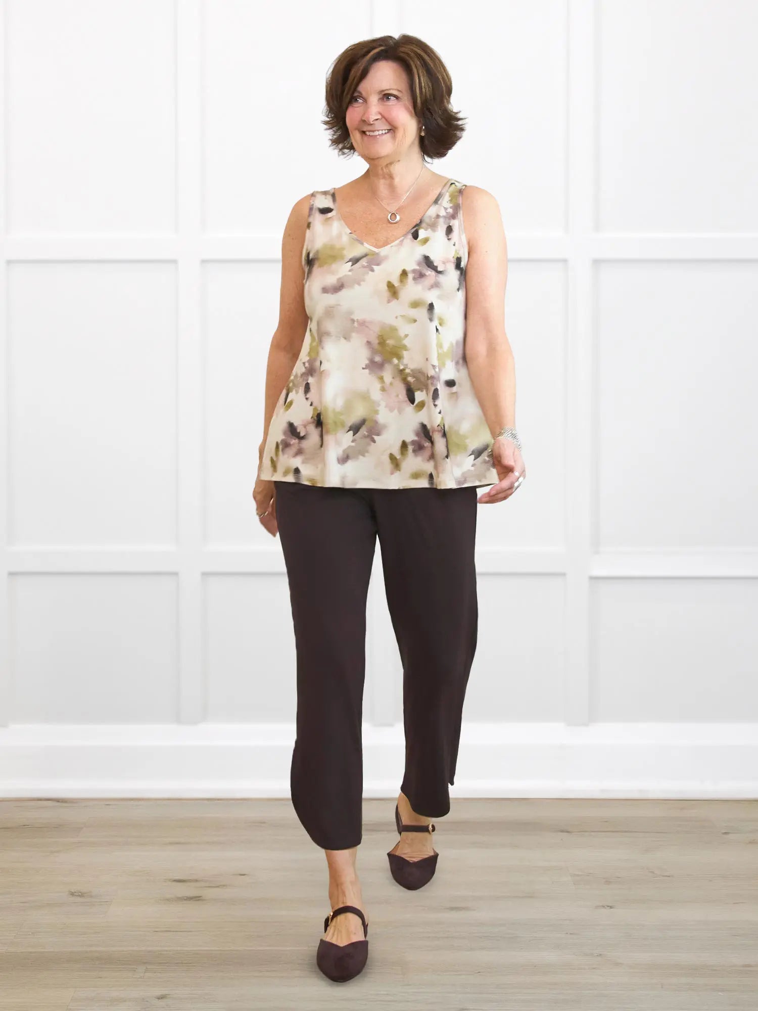 Akira tulip hem capri pant for women in Dark chocolate on model Donna, size S Regular @Donna-S-regular 