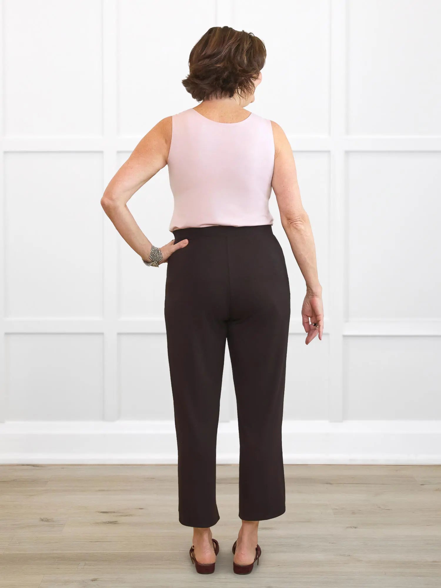 Akira tulip hem capri pant for women in Dark chocolate on model Donna, size S Regular @Donna-S-regular 