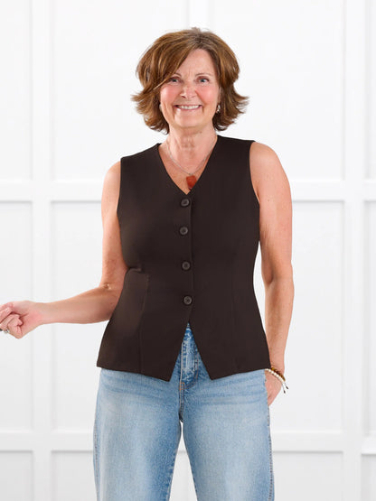 Alba tailored stretchy vest for women in Dark chocolate on model Donna, size S @Donna-S 