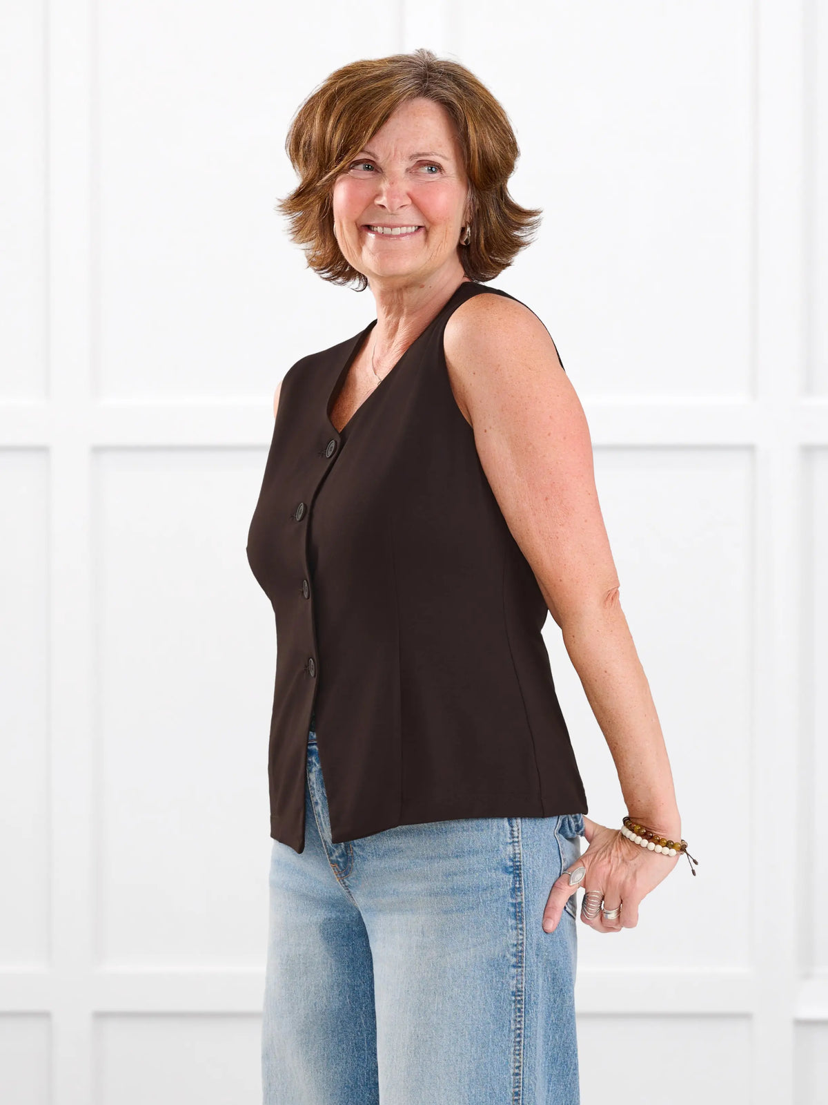 Alba tailored stretchy vest for women in Dark chocolate on model Donna, size S @Donna-S 