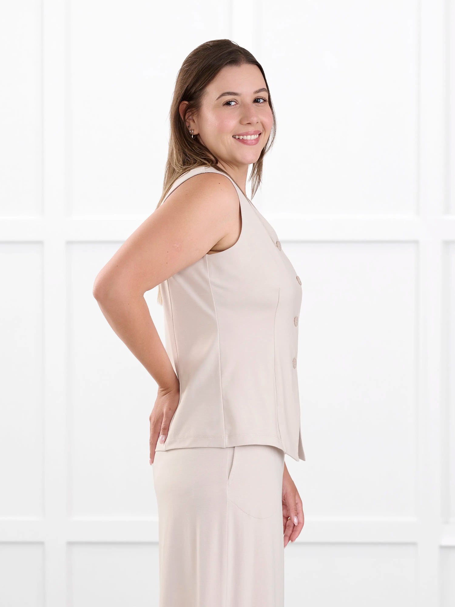 Alba tailored stretchy vest for women in Sandstone on model Christal, size S @Christal-S 