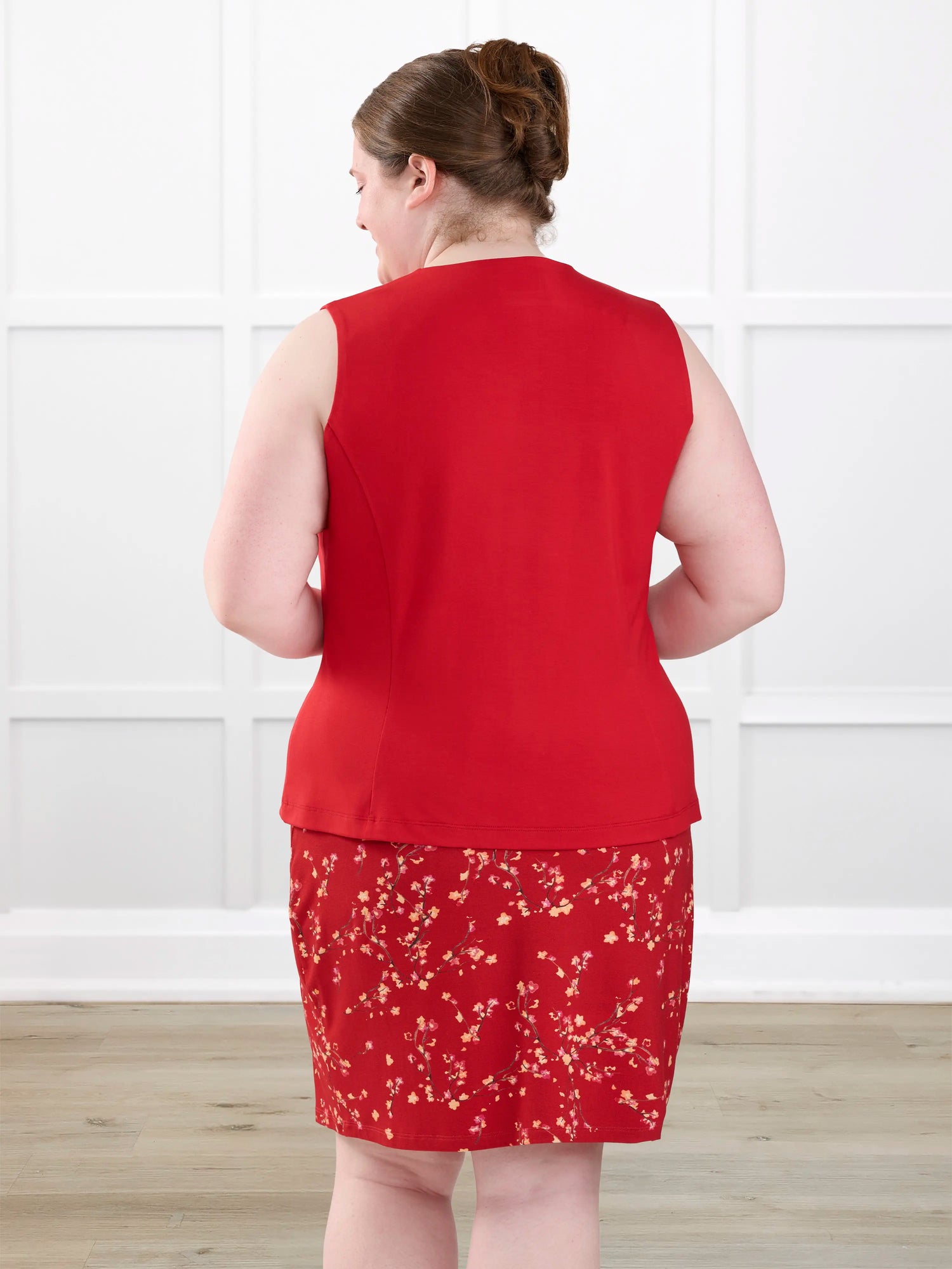 Alba tailored stretchy vest for women in Chili on model Bri, size XL @Bri-XL 