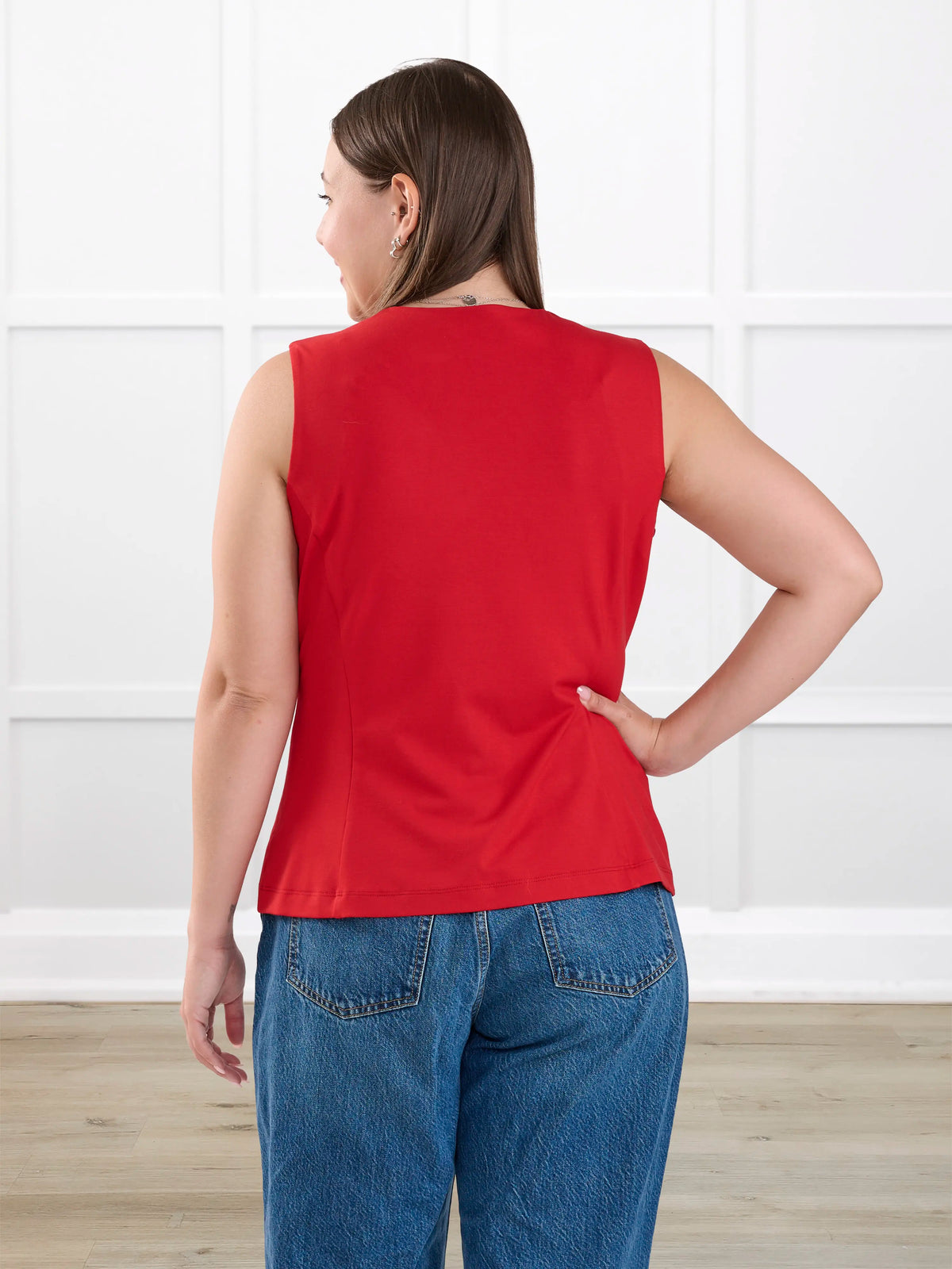 Alba tailored stretchy vest for women in Chili on model Christal, size S @Christal-S 