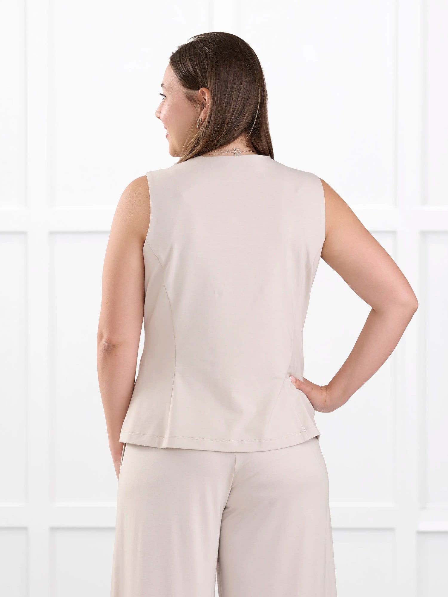 Alba tailored stretchy vest for women in Sandstone on model Christal, size S @Christal-S 