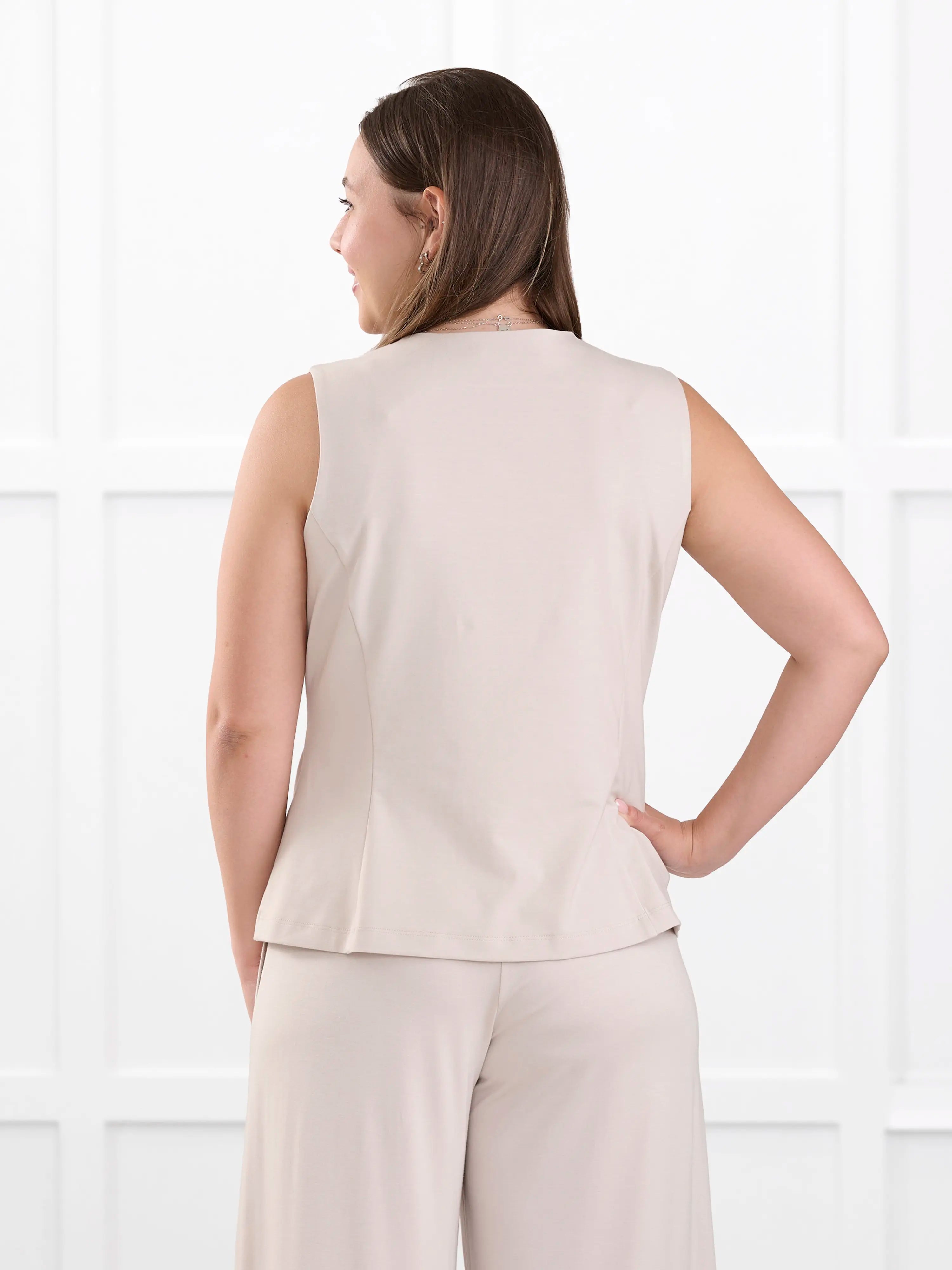 Alba tailored stretchy vest for women in Sandstone on model Christal, size S @Christal-S 