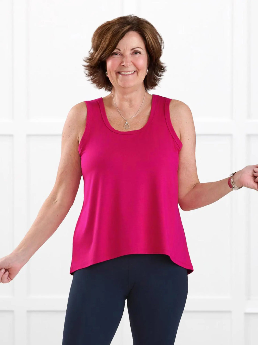 Anjuli flowy scoop neck tank for women in Dragon fruit on model Donna, size S @Donna-S 