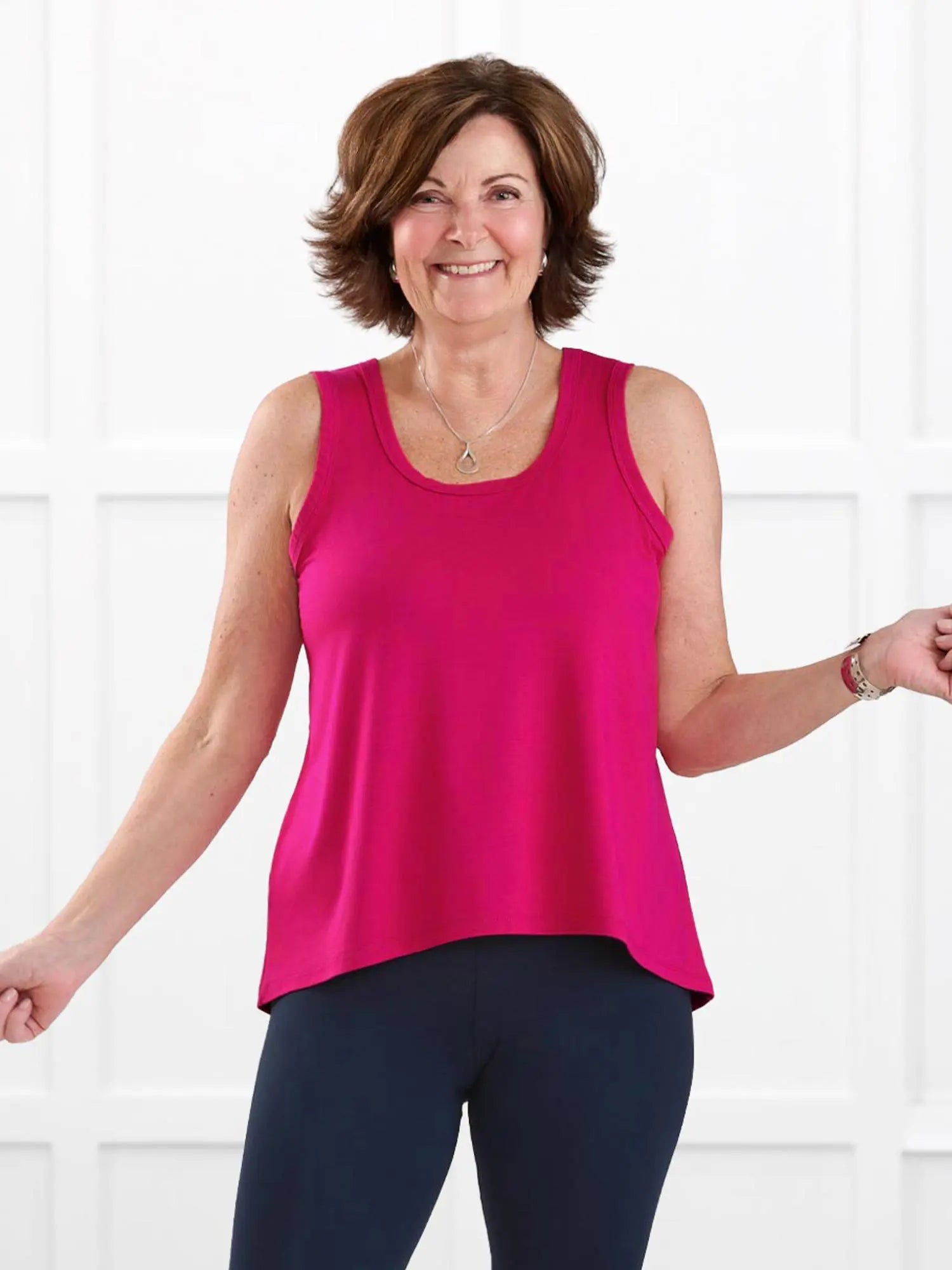 Anjuli flowy scoop neck tank for women in Dragon fruit on model Donna, size S @Donna-S 