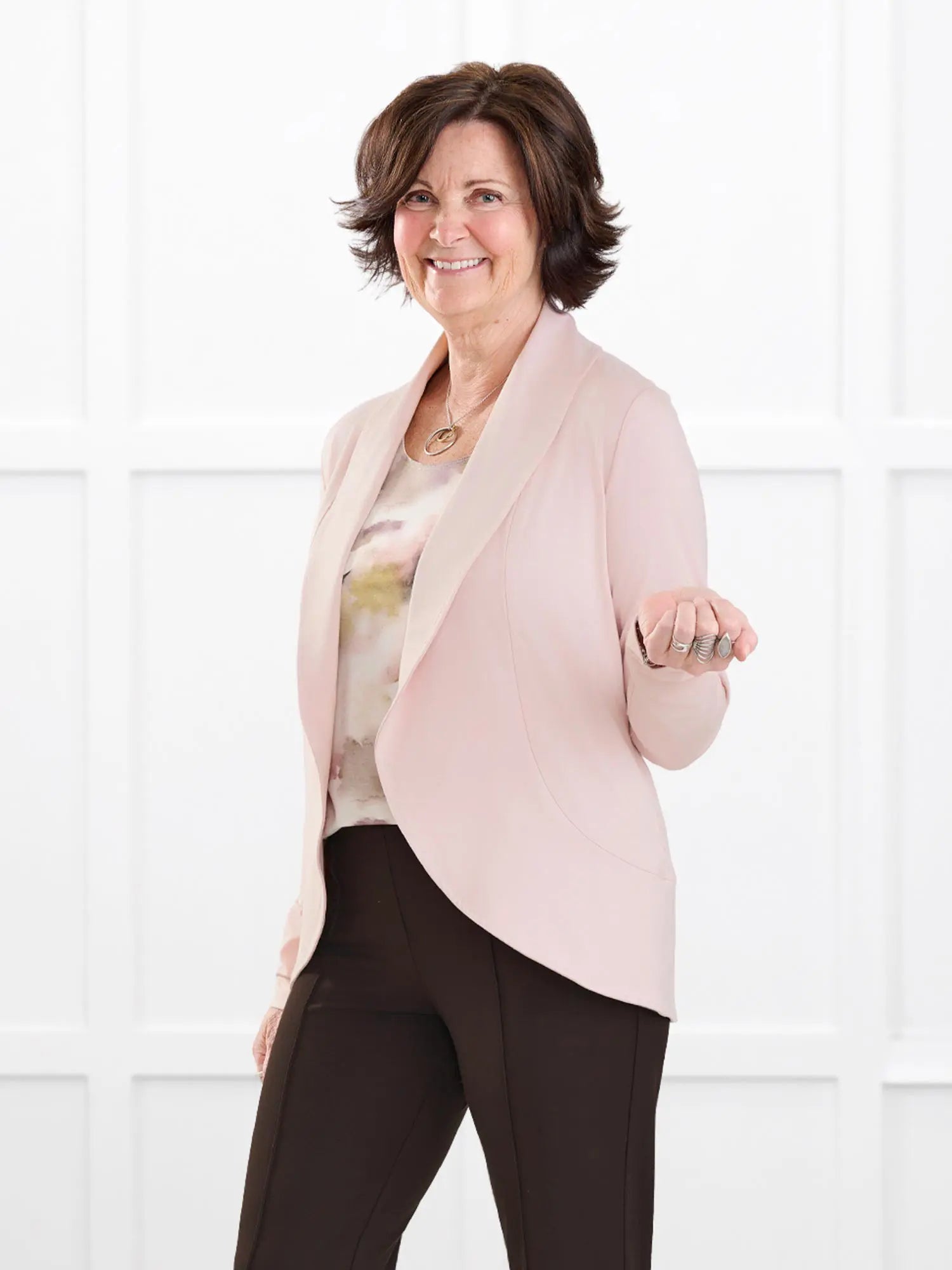 Anne soft stretchy blazer for women in Ballet pink on model Donna, size S @Donna-S 