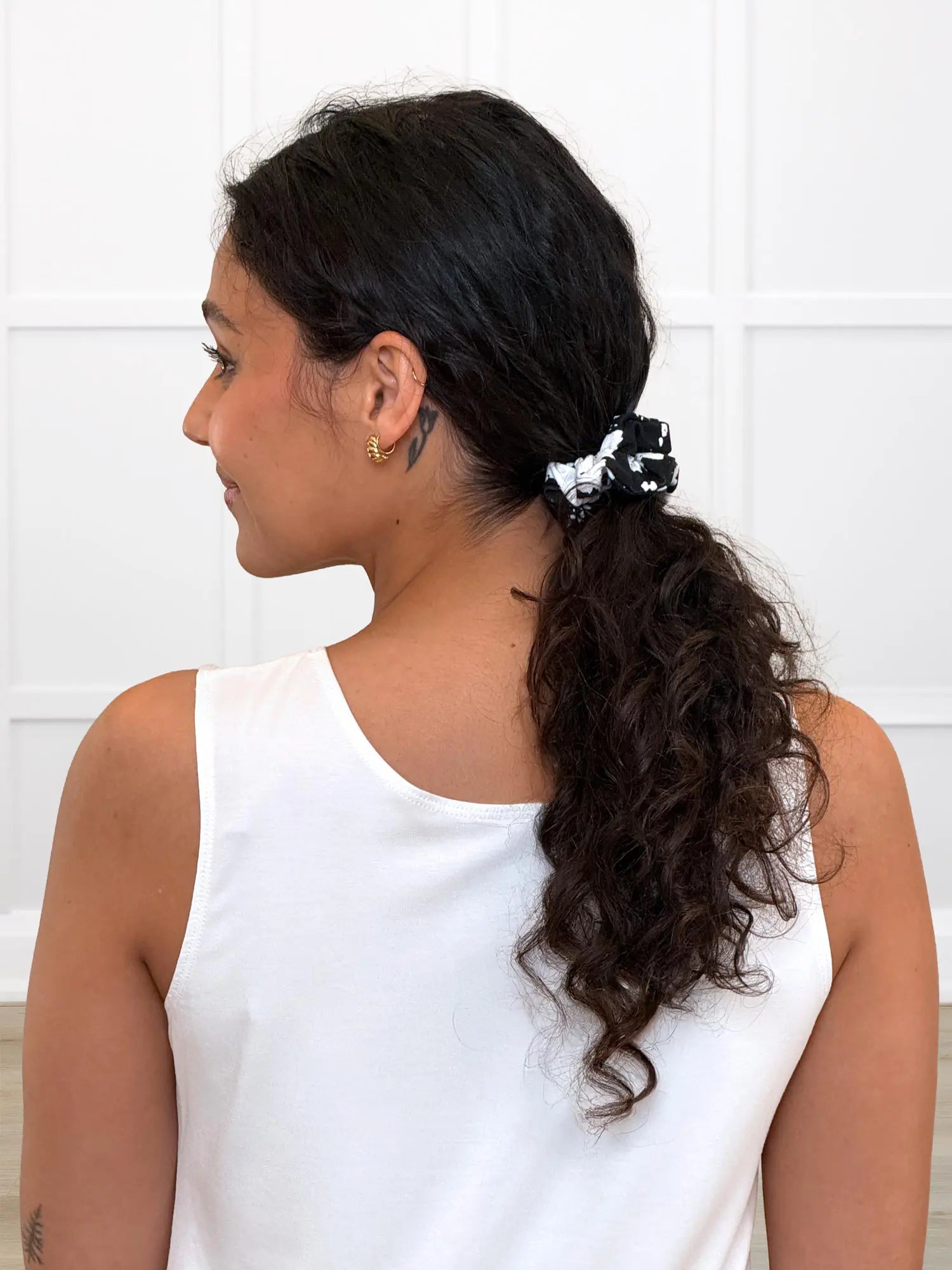 Anvi hair scrunchie for women in Moo’d bloom 