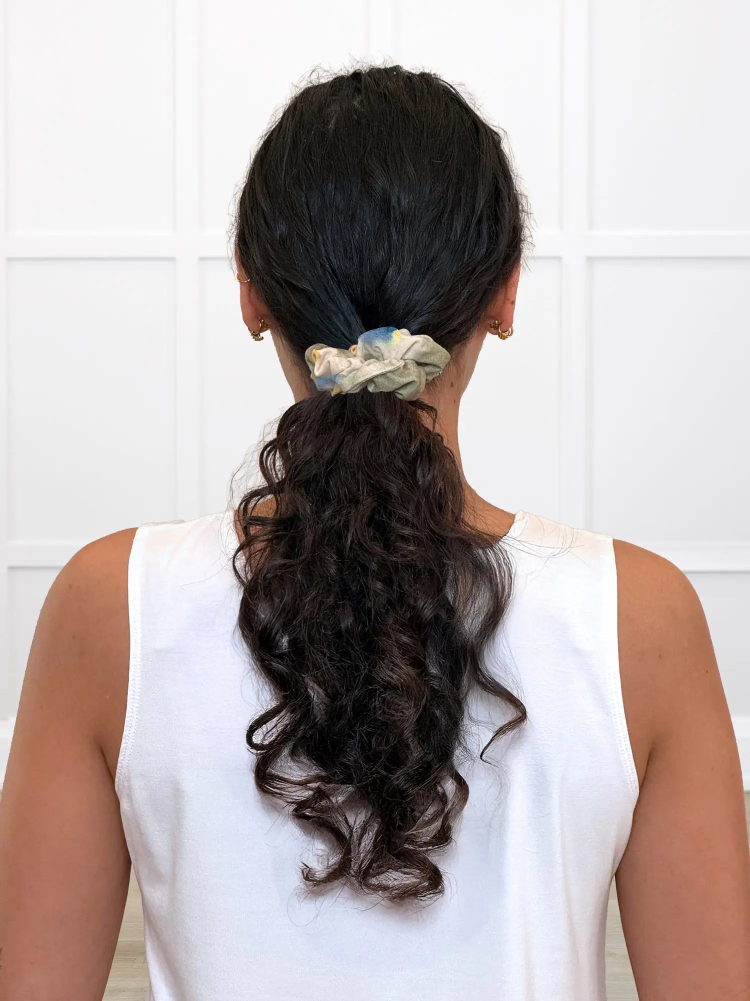 Anvi hair scrunchie for women in Morning dew 