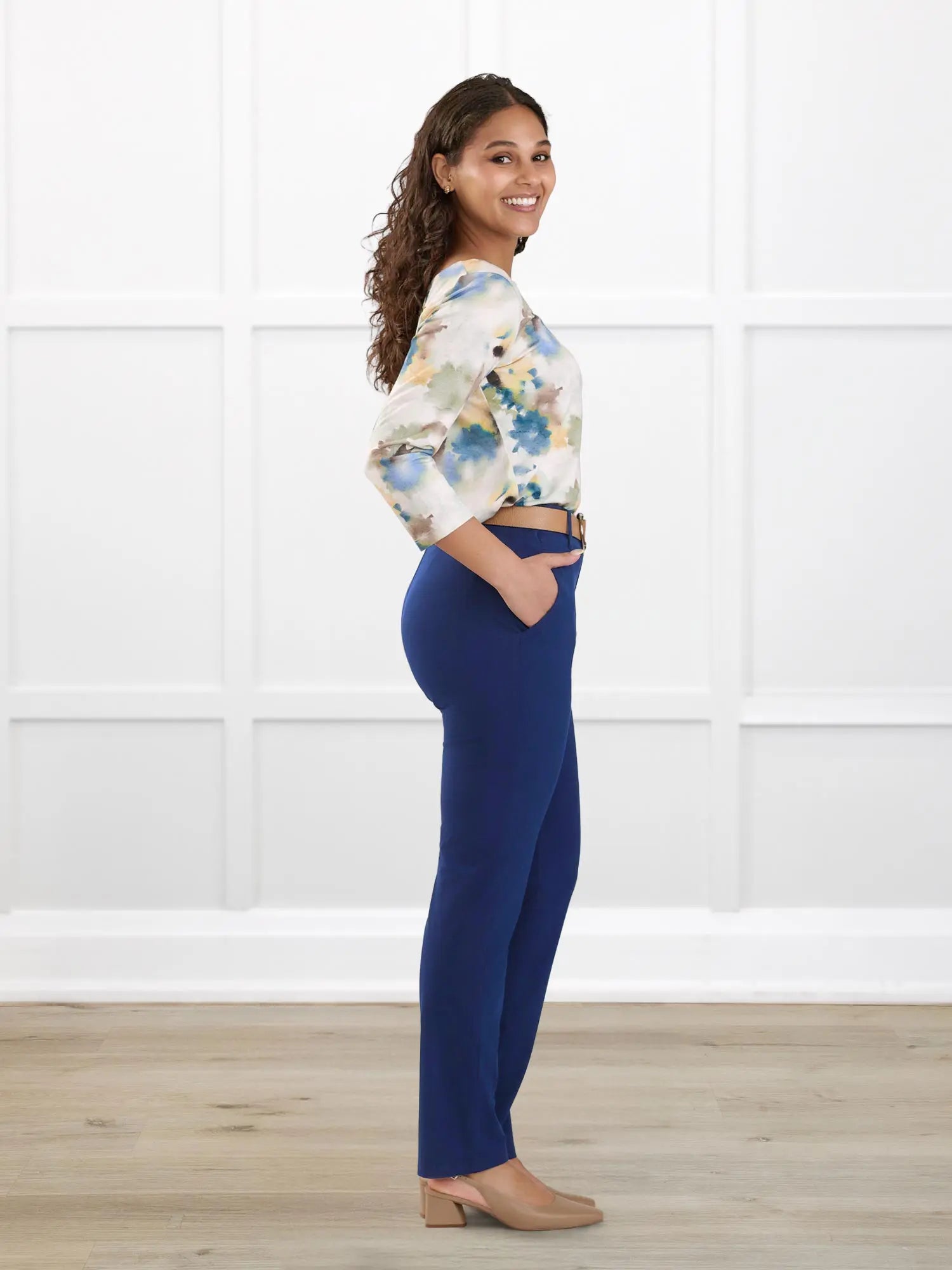 Asia mid rise slim pant for women in Marine blue on model Meron, size XS Regular @Meron-XS-regular 