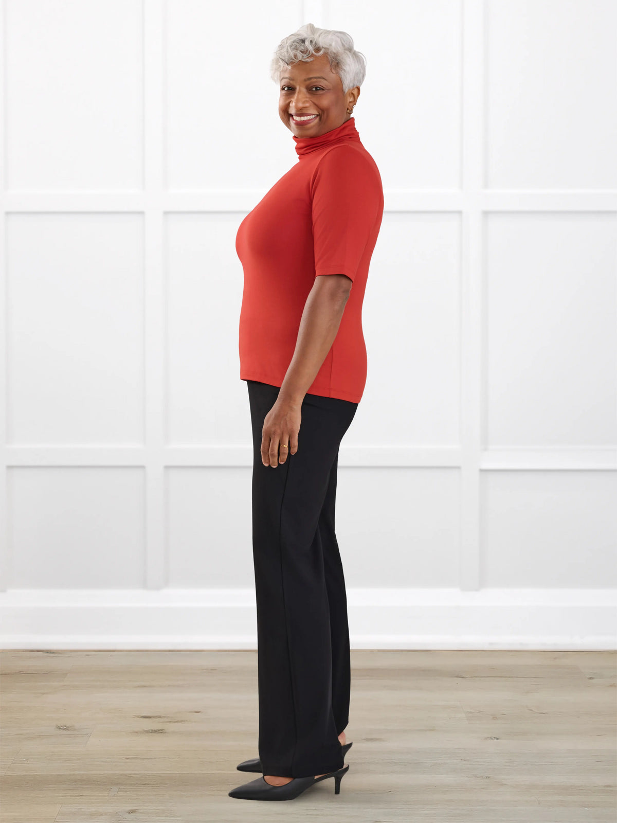 Avalynn mid rise straight leg pant for women in Black on model Keethai, size M @Keethai-M 