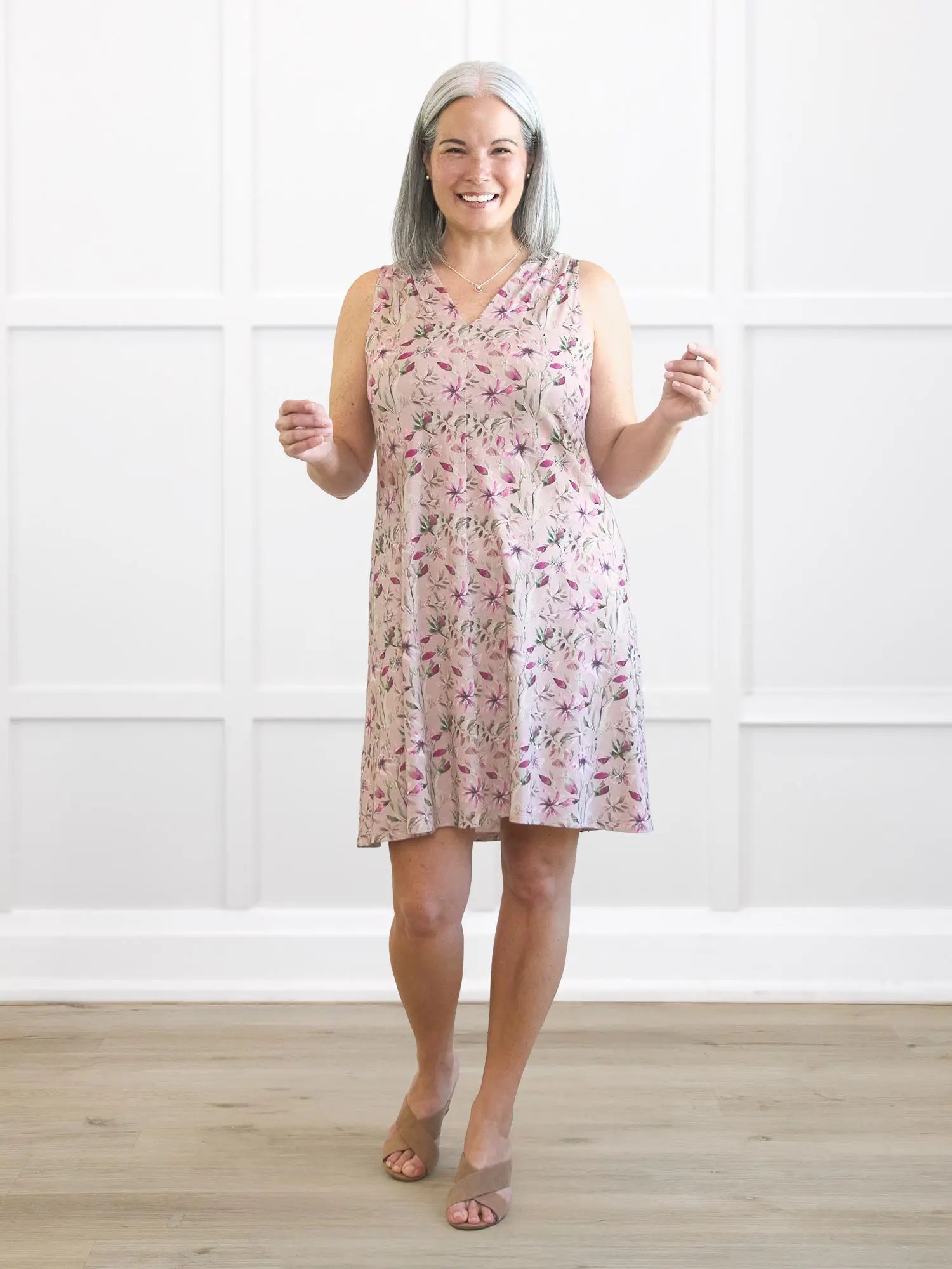 Bevlyn sleeveless v neck pocket dress 00 in Wild magnolia on model Kerri, size S @Kerri-S 