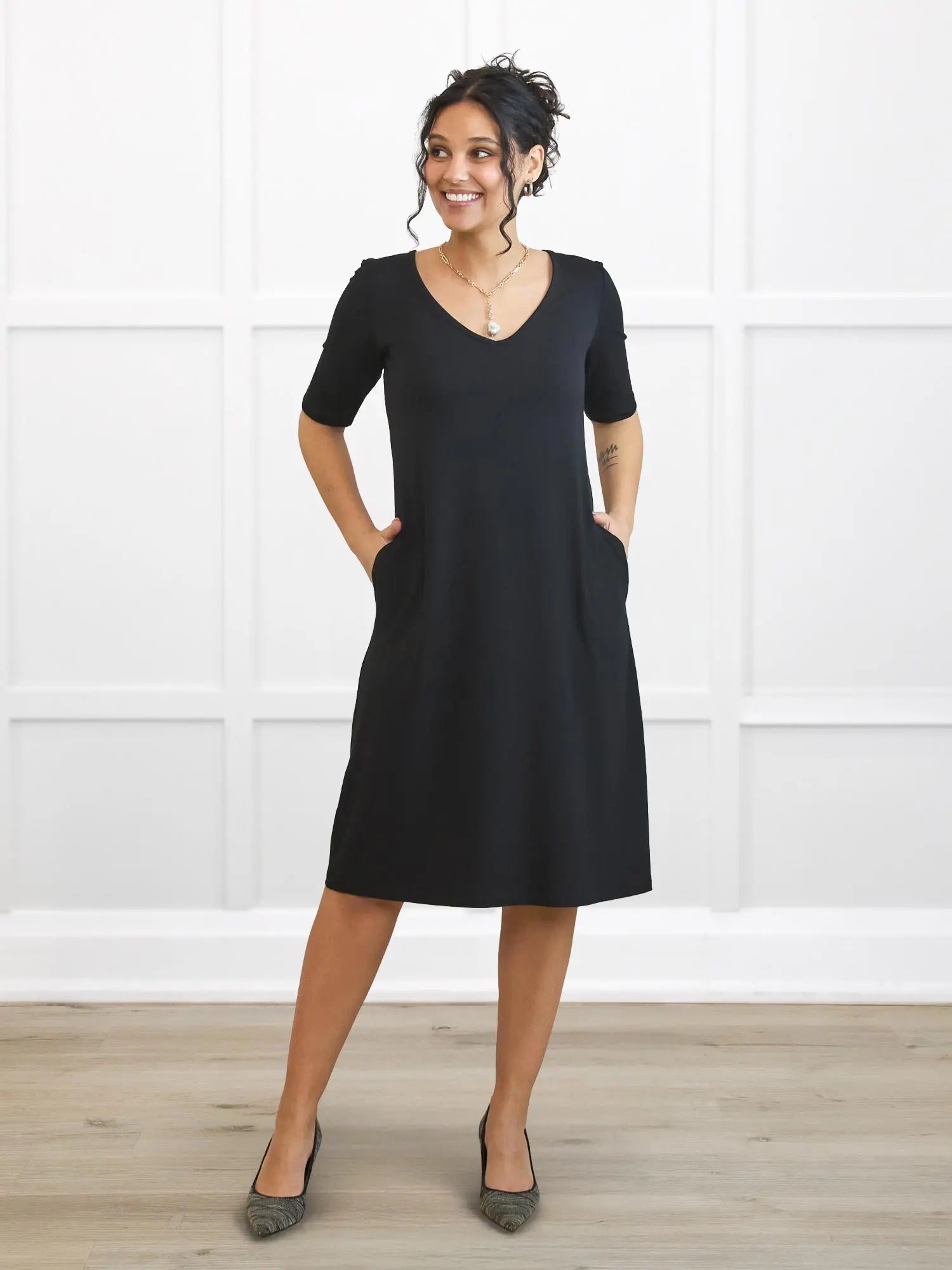 Charlotte half sleeve pocket dress for women 00 in Black on model Meron, size XS @Meron-XS 