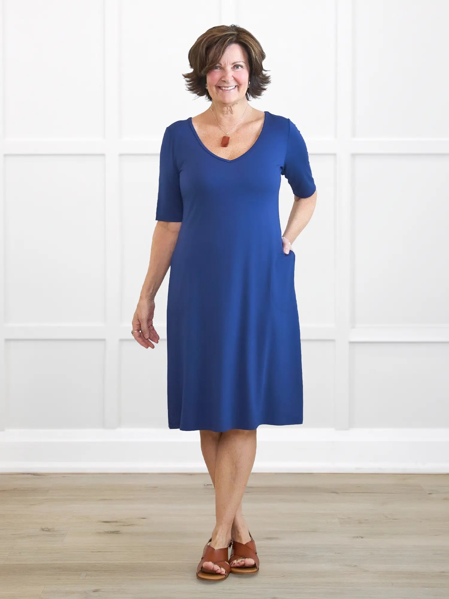 Charlotte half sleeve pocket dress for women 00 in Marine blue on model Donna, size S @Donna-S 