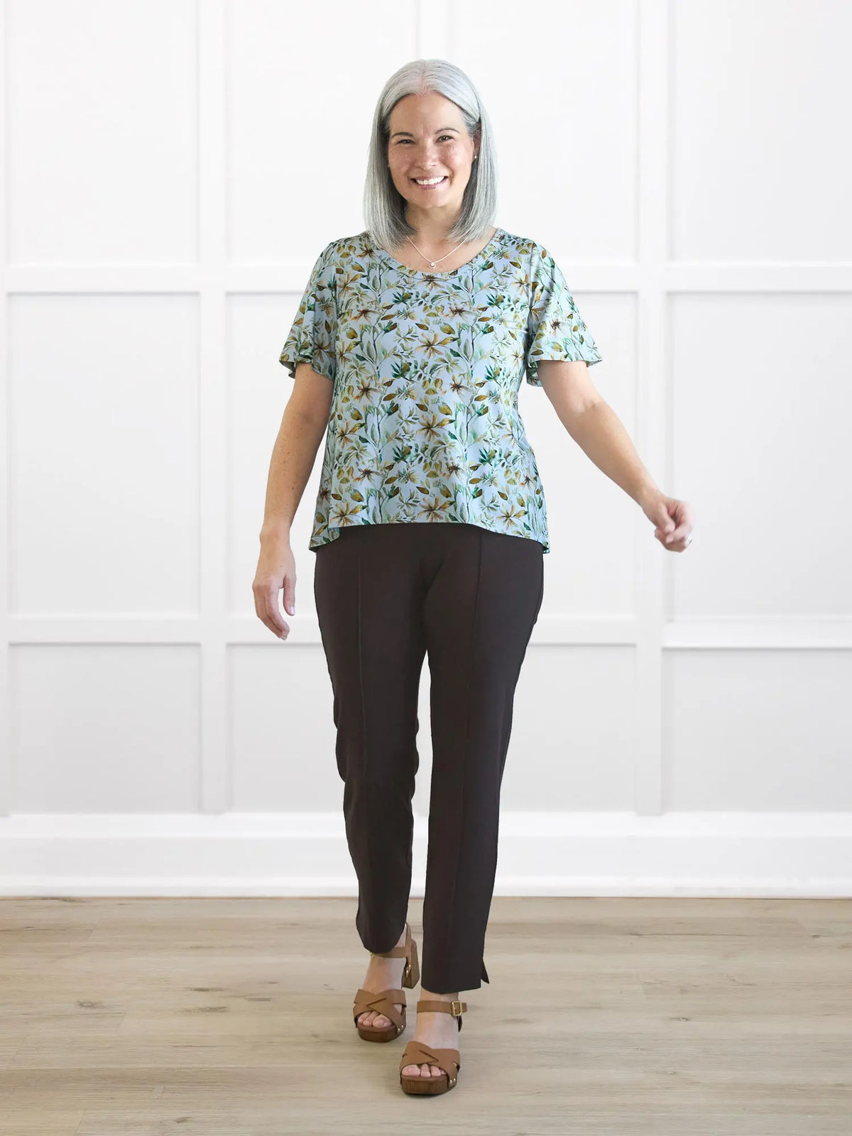Christal pull on pintuck ankle pant 00 in Dark chocolate on model Kerri, size S Regular @Kerri-S-regular 