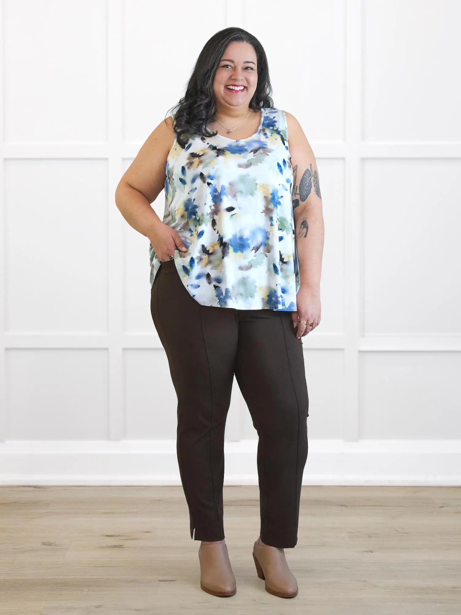 Christal pull on pintuck ankle pant 00 in Dark chocolate on model Sarita, size XXL Regular @Sarita-XXL-regular 