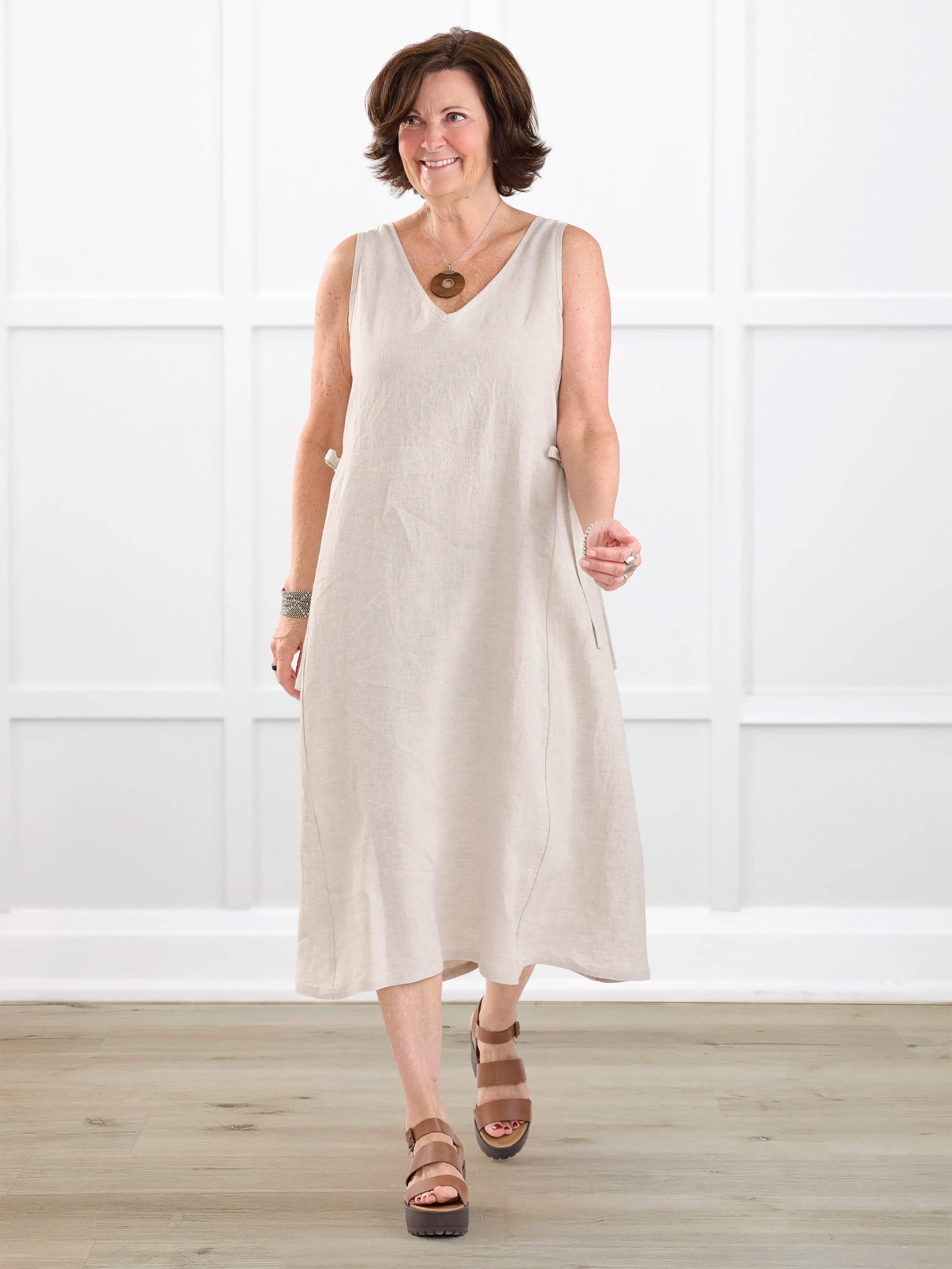 Delfina reversible neckline linen dress for women in Sand linen on model Donna, size S @Donna-S 