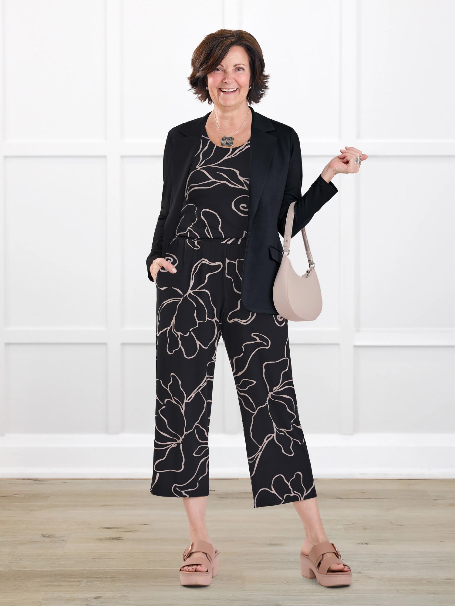 Easton pocket capri for women in Contour floral on model Donna, size S @Donna-S 