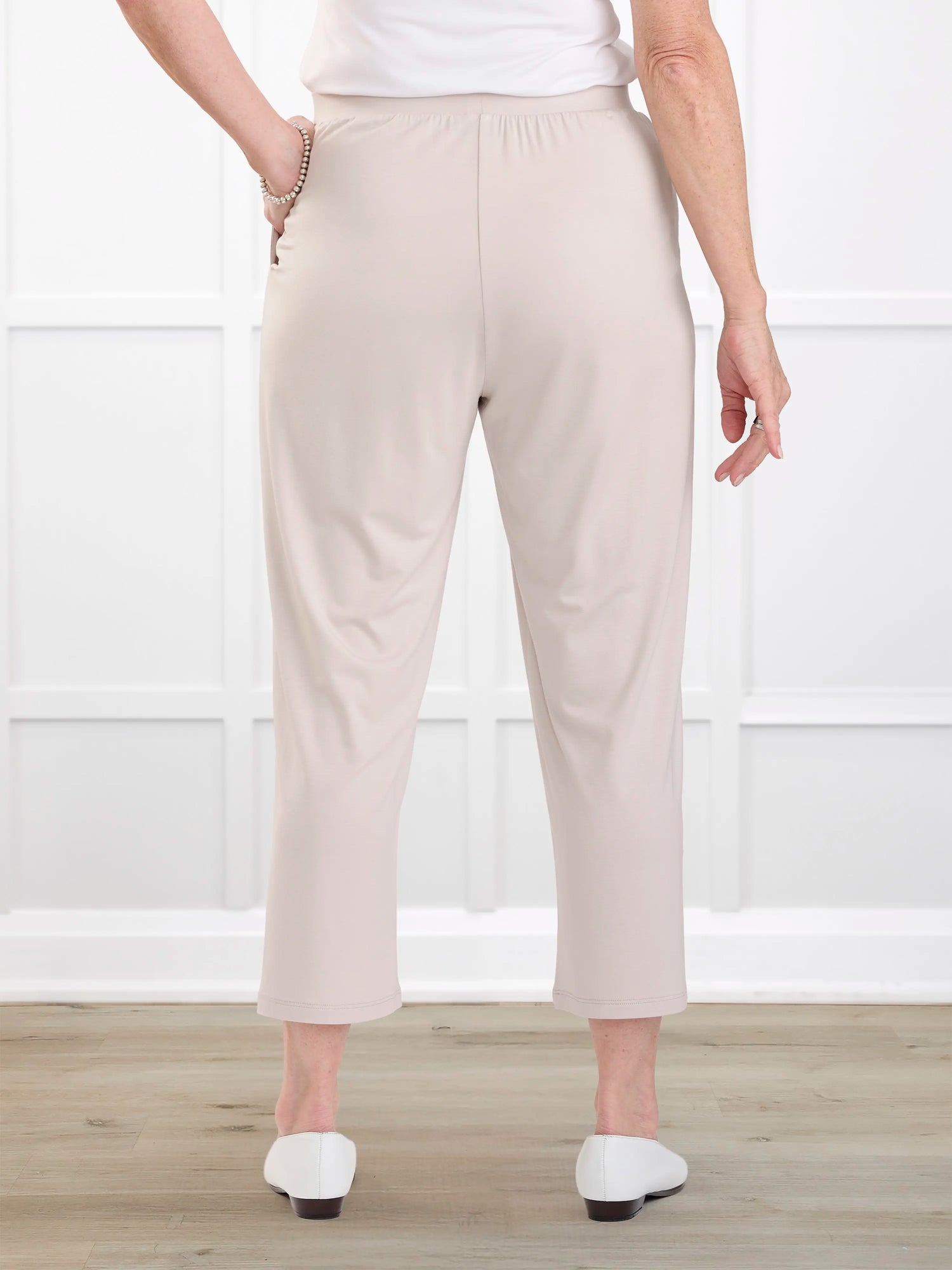 Easton pocket capri for women in Sandstone 