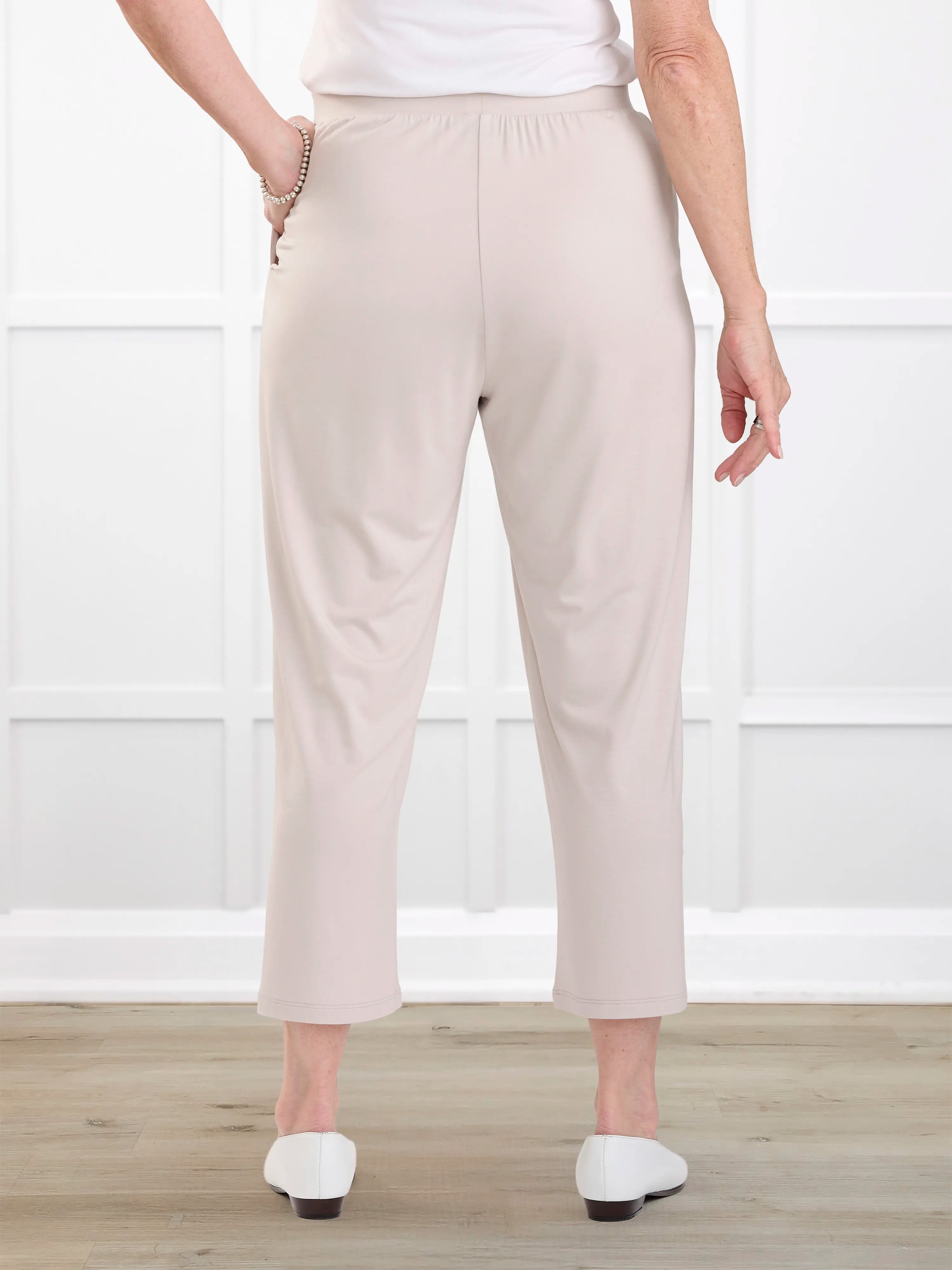 Easton pocket capri for women in Sandstone 