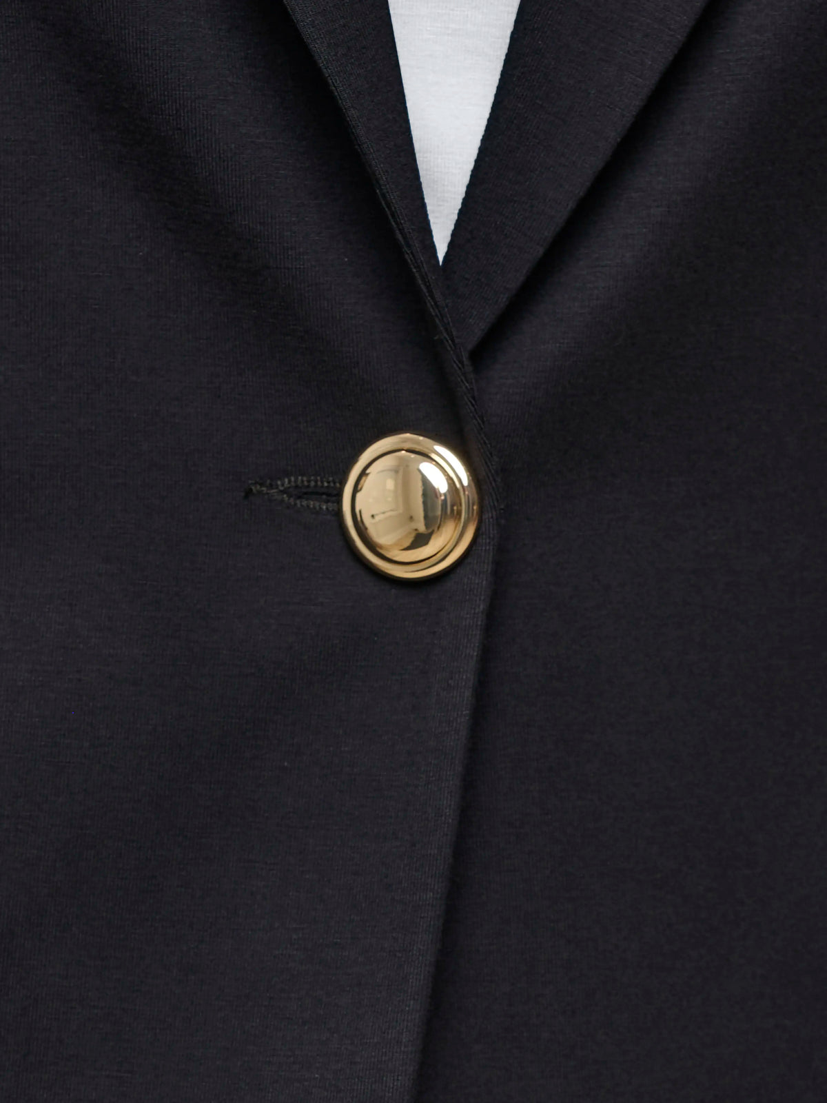 Emily soft stretchy blazer for women in Black gold on model E53f3d53, size 383E 4598 @e53f3d53-383e-4598-8afb-6be4e2e1c360 