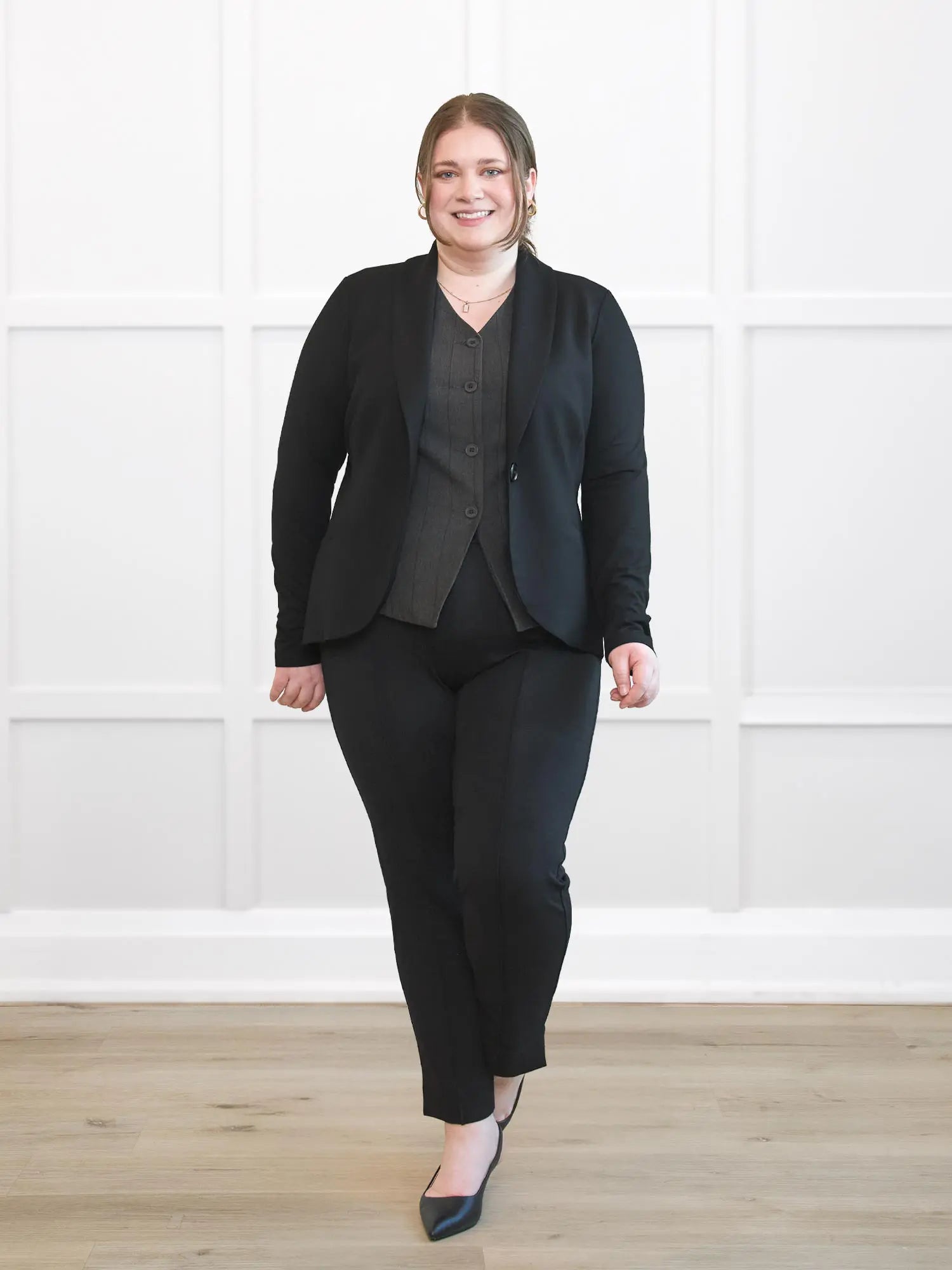 Emily soft blazer blazer for women in black on model Bri, size XL regular @Bri-XL-regular 